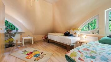 3 bedrooms, iron/ironing board, free WiFi, bed sheets