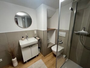 Ducha, secador de pelo, toallas