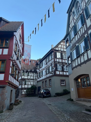 Holiday Home Schmuckstück – Historic Old Town Retreat
