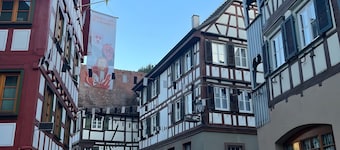 Holiday Home Schmuckstück – Historic Old Town Retreat