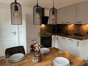 Fridge, oven, stovetop, dishwasher - Holiday Home Schmuckstück – Historic Old Town Retreat (Schiltach)