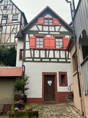 A traditional half-timbered building with a wooden door and a sign indicating a restaurant. - Holiday Home Schmuckstück – Historic Old Town Retreat (Schiltach)