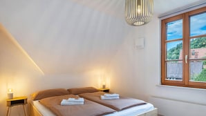 2 bedrooms, WiFi (free), bed sheets