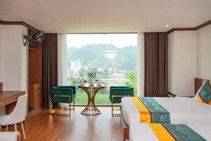 Habitación Deluxe con 1 cama doble o 2 individuales, vistas a la ciudad | Sistema de insonorización, wifi gratis, ropa de cama