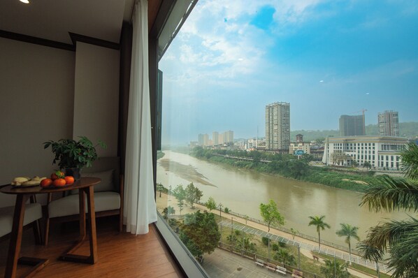 Free WiFi, bed sheets - VIET TRUNG Hotel (Lao Cai)