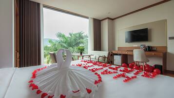 Deluxe Double Room Single Use, 1 King Bed, Air conditioning, City View | Soundproofing, free WiFi, bed sheets