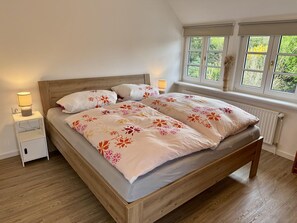 3 chambres, fer et planche à repasser