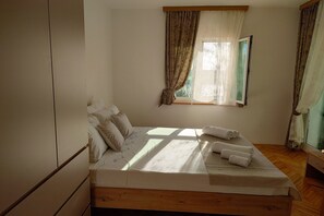 3 bedrooms, iron/ironing board, free WiFi
