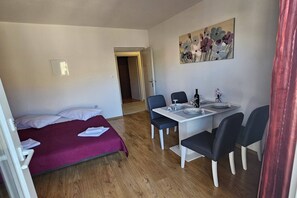 1 bedroom, iron/ironing board, free WiFi