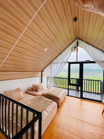 Family Room, Mountain View | Free WiFi