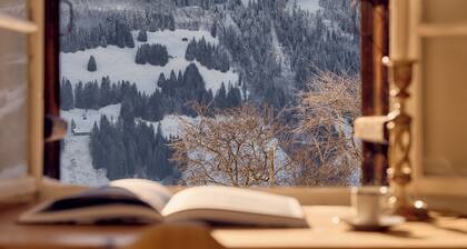 Chalet Lion Rouge: located on top of the picturesque village of Rougemont