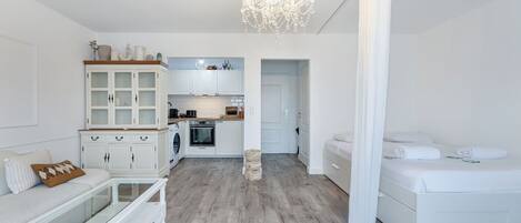 Iron/ironing board, WiFi, bed sheets