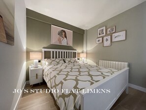 1 habitación, escritorio, tabla de planchar con plancha y wifi 