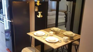 Superior Apartment, 1 Bedroom, Kitchen, City View | Private kitchen | Fridge, microwave, stovetop, cookware/dishes/utensils