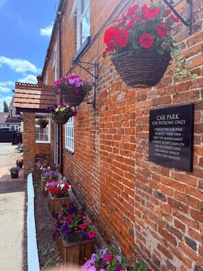 Front of property - The Angel Inn – Pub, Dine & Stay Misson (Misson)