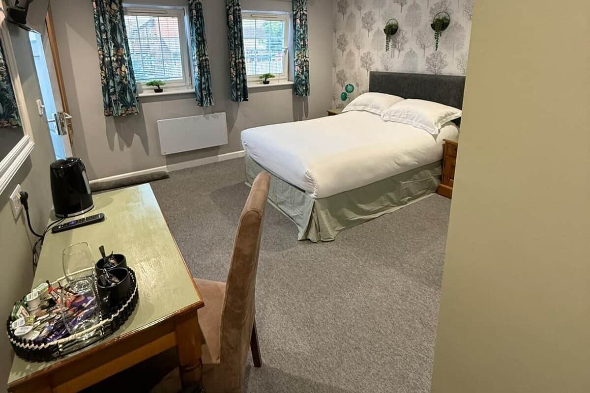 舒适双人房, 无烟房, 一层 | 笔记本电脑工作区、熨斗/熨板、免费 WiFi