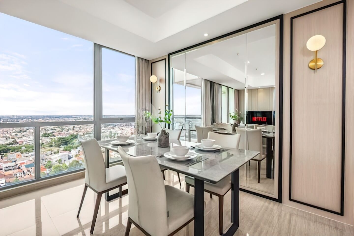 Superior Apartment, 3 Bedrooms, Kitchen, City View | In-room dining
