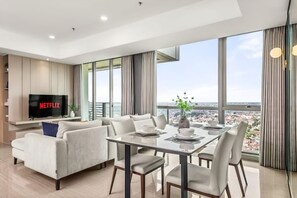 Superior Apartment, 3 Bedrooms, Kitchen, City View | Living area