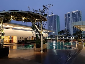 Hồ bơi