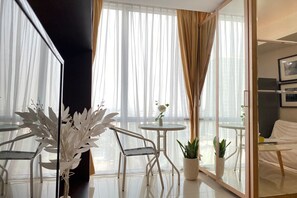 Deluxe Apartment, 2 Bedrooms, Balcony, City View | Living area
