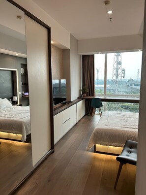 Studio Superior, 1 giường cỡ queen, bếp, quang cảnh thành phố | Minibar, màn/rèm cản sáng, phòng cách âm