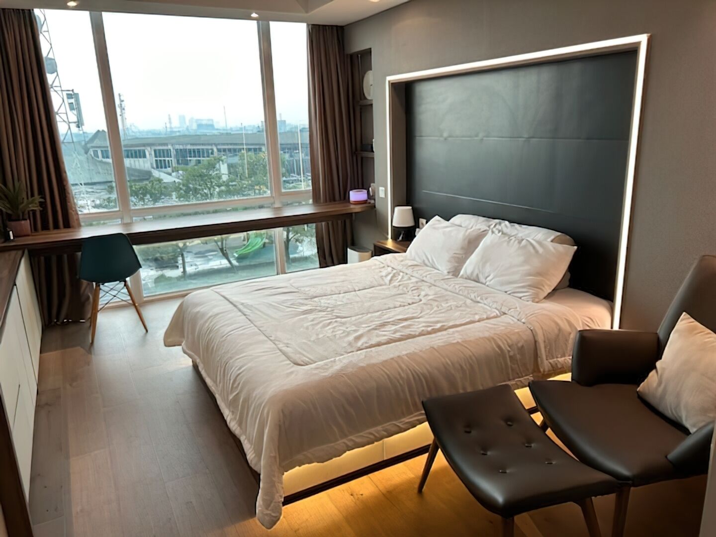 Superior Studio, 1 Queen Bed, Kitchen, City View | Minibar, blackout curtains, soundproofing, free WiFi