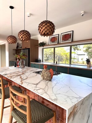 Refrigerador, microondas, horno, lavavajillas