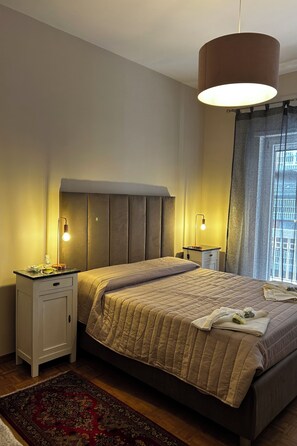 2 bedrooms, iron/ironing board, travel cot, WiFi