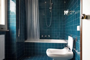 Hair dryer, bathrobes, bidet, towels - Villa Penelope (San Felice Circeo)