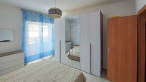 3 chambres, fer et planche à repasser, Wi-Fi gratuit, draps fournis