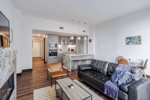 テレビ、書斎 / ワークスペース