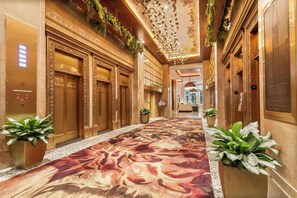 Interior - CozySuites Sky Central #6 (Cincinnati)