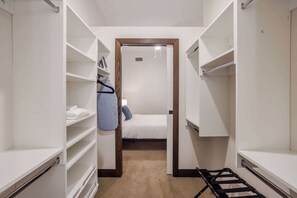 1 chambre, bureau, fer et planche à repasser, Wi-Fi