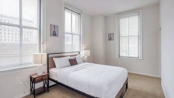 2 bedrooms, desk, iron/ironing board, WiFi