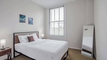 2 多间卧室、办公桌、熨斗/熨衣板、WiFi