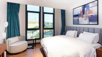 4 habitaciones, tabla de planchar con plancha, wifi y ropa de cama
