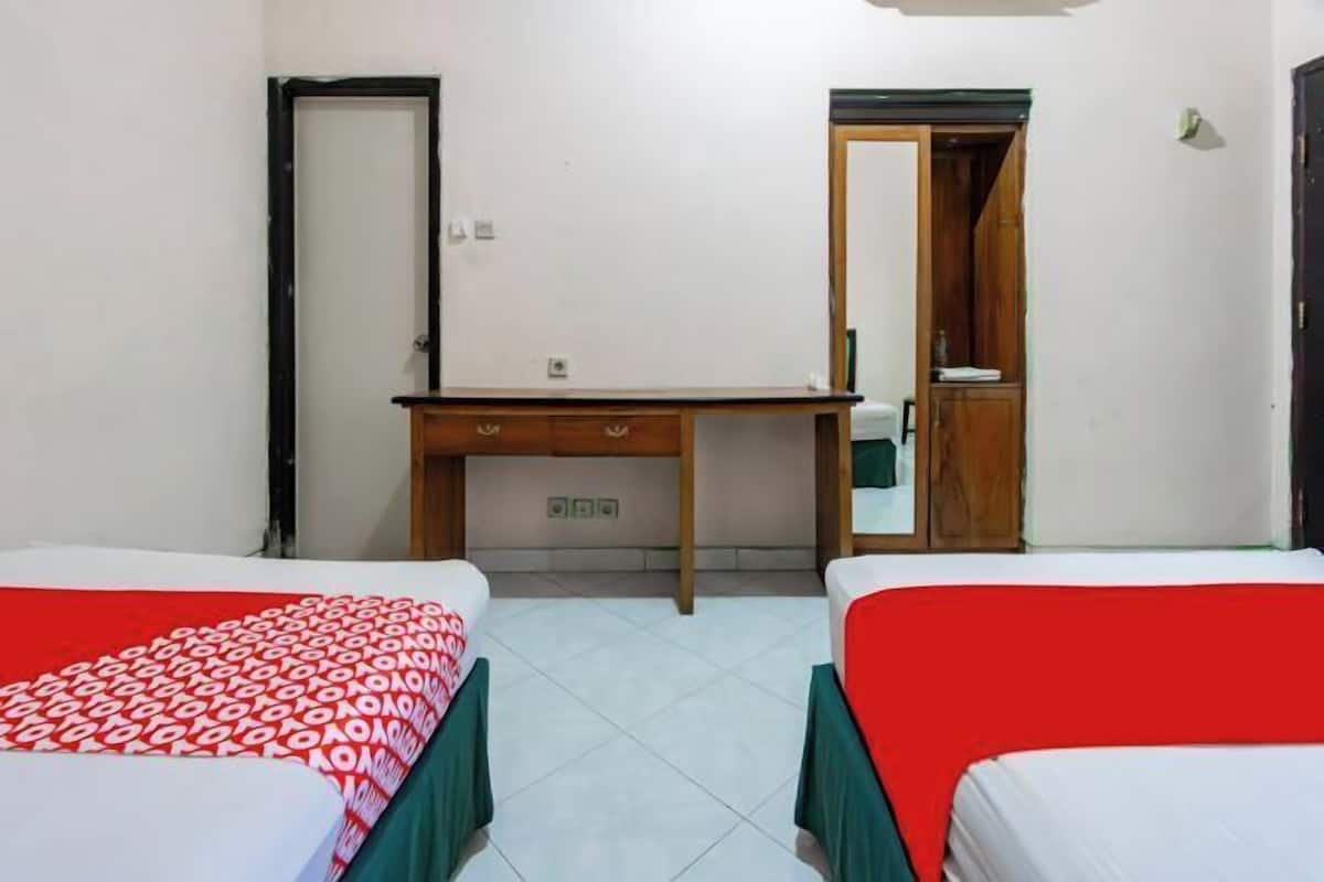 1 bedroom, desk, free WiFi, bed sheets