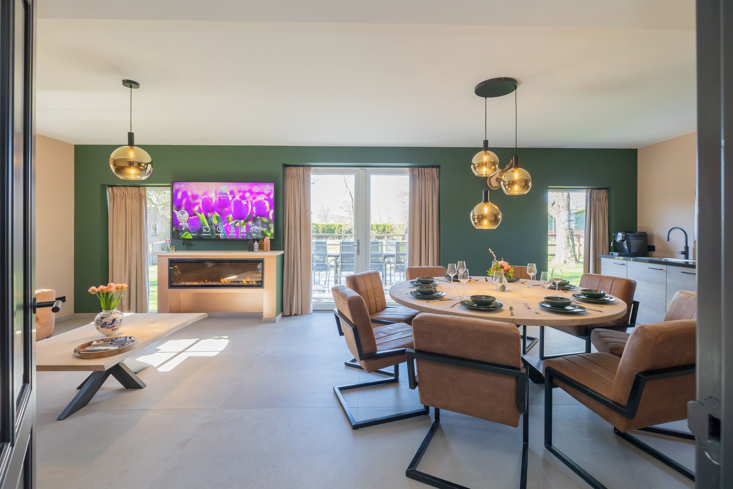 Superior Villa, Garden View | Living room | 49-inch Smart TV with digital channels