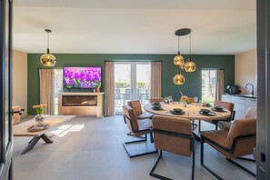 Superior Villa, Garden View | Living room | 49-inch Smart TV with digital channels