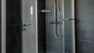 Deluxe Apartment, Air conditioning, Mountain View | Bathroom shower