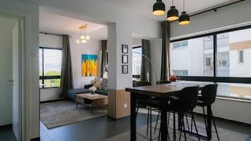 Deluxe Apartment, Air conditioning, Mountain View | Living area | Flat-screen TV