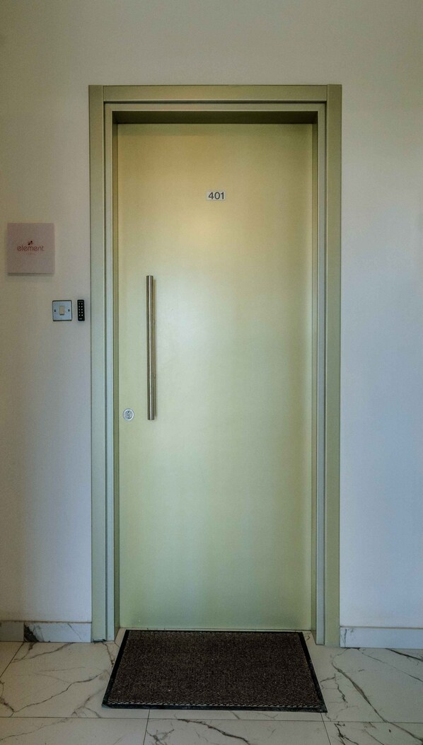 Property entrance - Chic City Center Stay With Stunning View (Nicosia)