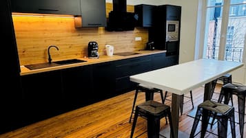 Micro-ondes, four, plaque de cuisson, lave-vaisselle