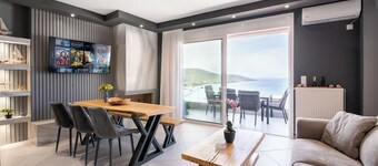 Suite 3 on the Hill - Stunning, Spacious, and Breathtaking Panoramic View