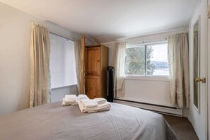 2 bedrooms, WiFi, bed sheets