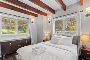3 bedrooms, WiFi, bed sheets