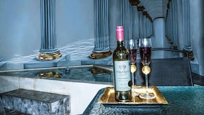 A table with a bottle of Stella Rosa wine and two glasses on a tray. - Luxury One Minute Beach Pool Soak Fast WIFI Villa (Isla Mujeres)