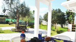 Casa, 2 habitaciones, patio, vistas al jardín | Comedor