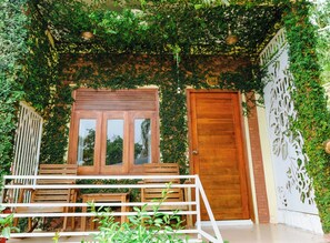 Deluxe Room, 1 King Bed, Garden View | Terrace/patio