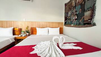 Executive-herbergi fyrir fjóra - útsýni yfir garð | Ofnæmisprófaður sængurfatnaður, rúm með memory foam dýnum